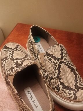 Steve Madden Loafers size 8 / Snake Print / New